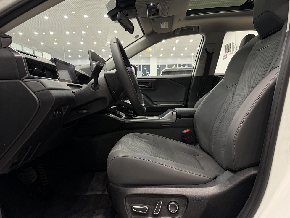 Toyota RAV4 Luxury, белый