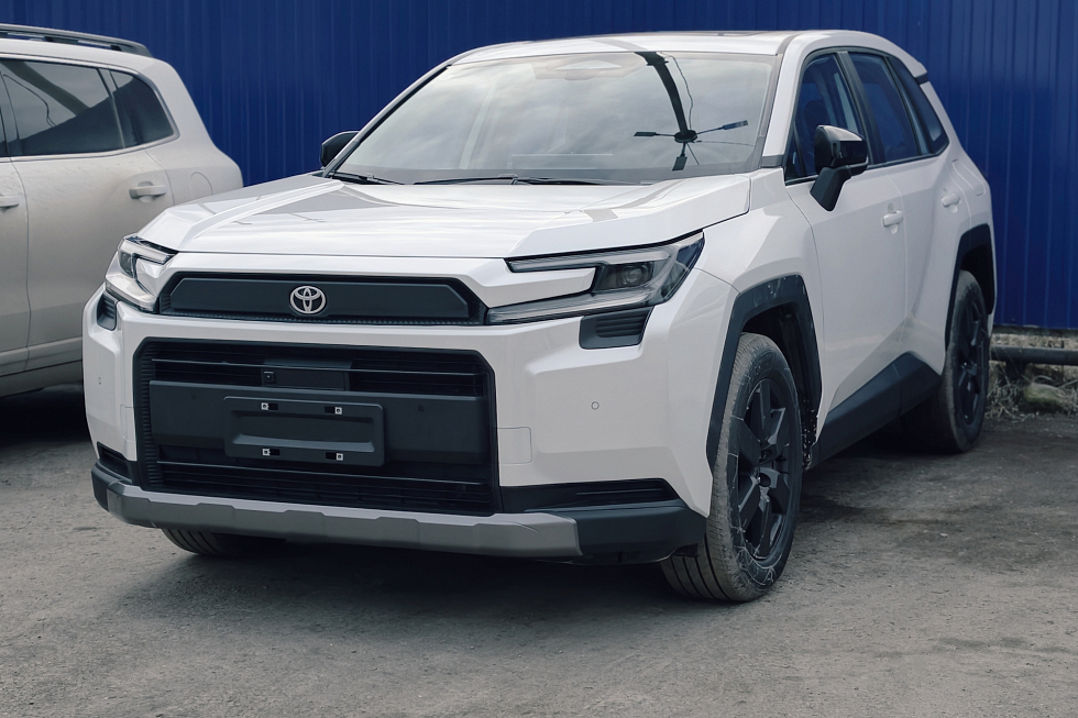 Toyota RAV4 Luxury, белый