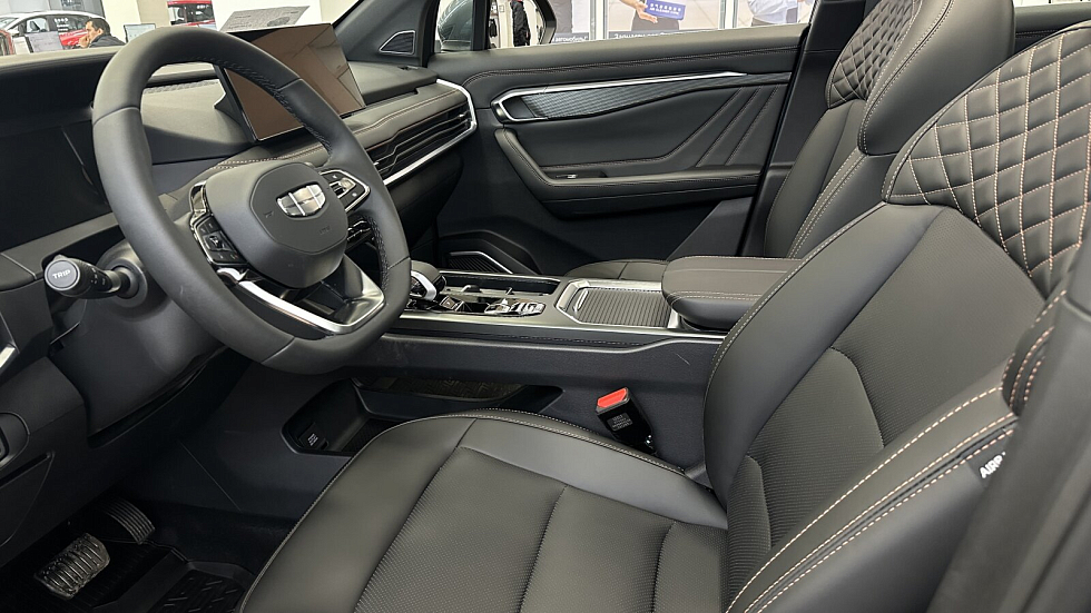 Geely Okavango Флагман, серый