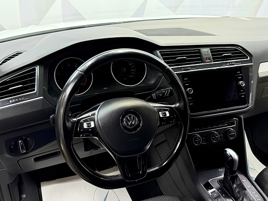 Volkswagen Tiguan CONNECT, 2020 года, пробег 111189 км