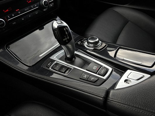 BMW 5 серии, 2013 года, пробег 259279 км