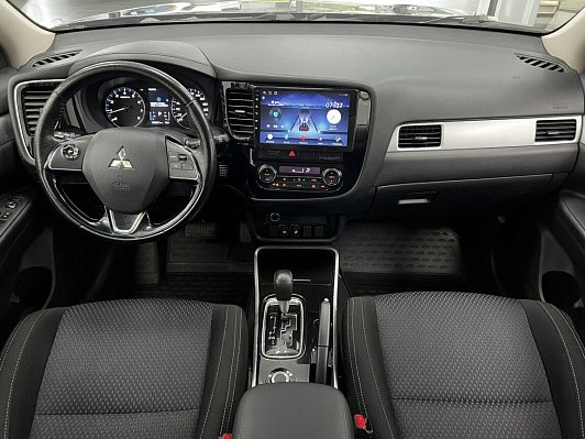 Mitsubishi Outlander Invite, 2018 года, пробег 136649 км