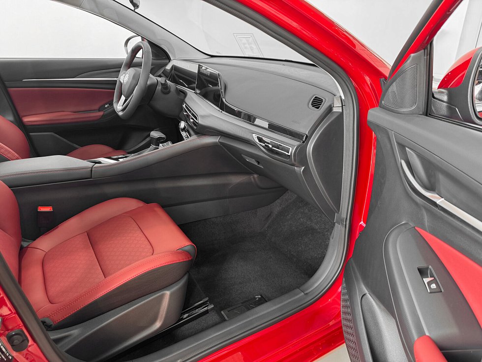 Changan Eado Plus Техно, красный