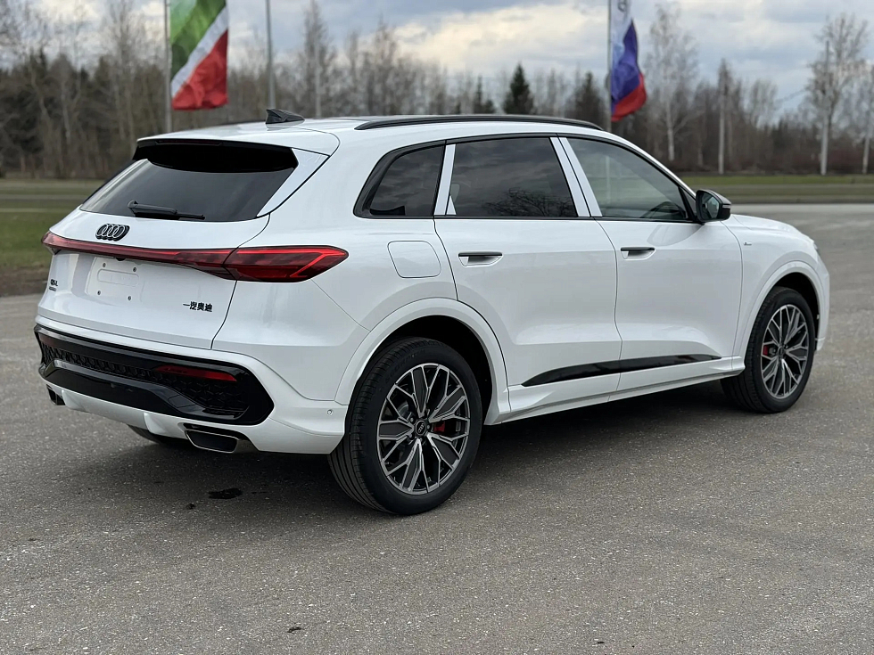 Audi Q5 40 TFSI quattro Luxury Dynamic, белый