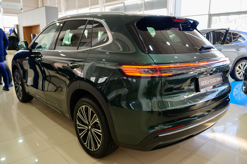 Geely EX5 EM-i Макс, зеленый