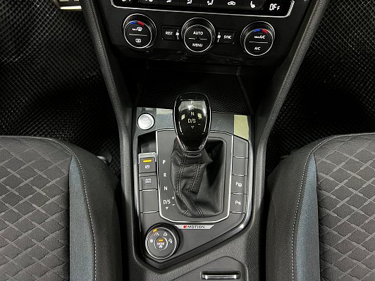 Volkswagen Tiguan Highline, 2019 года, пробег 125699 км