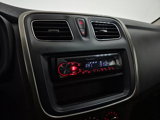 Renault Logan Privilege, 2015 года, пробег 133191 км