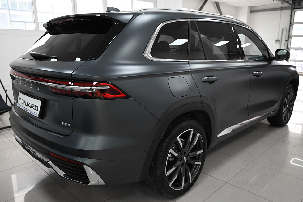 Geely Monjaro , серый
