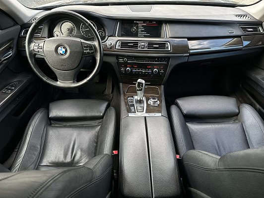 BMW 7 серии, 2013 года, пробег 126042 км