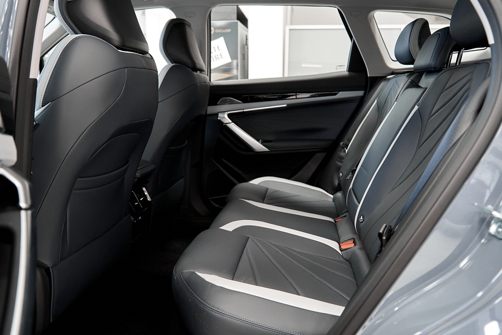 Geely Atlas Спорт, голубой