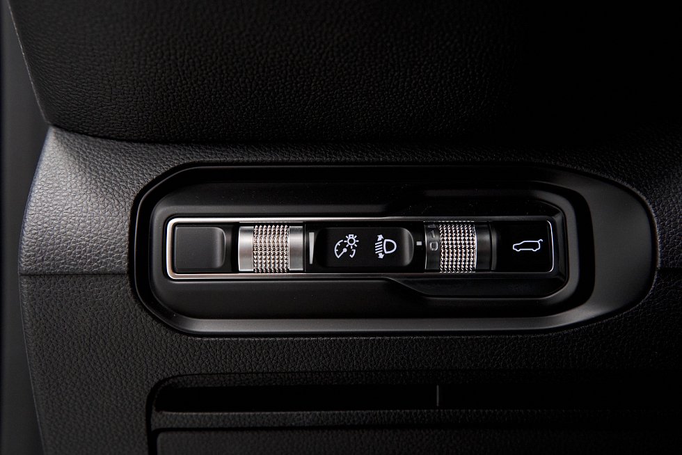 Geely Okavango Флагман, белый