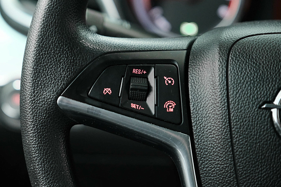 Opel Mokka Essentia, 2014 года, пробег 97000 км