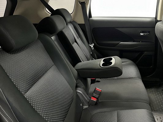 Mitsubishi Outlander Invite, 2018 года, пробег 136649 км