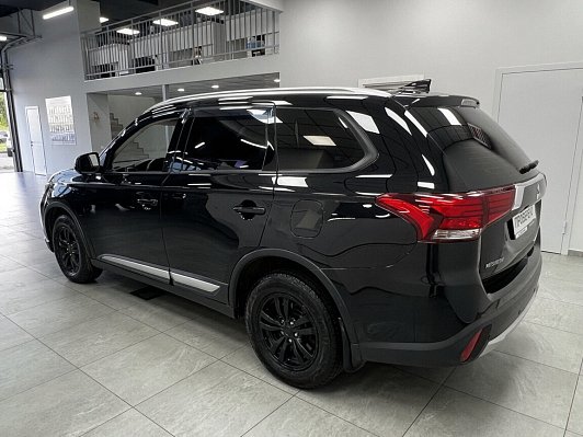 Mitsubishi Outlander Invite, 2018 года, пробег 136649 км