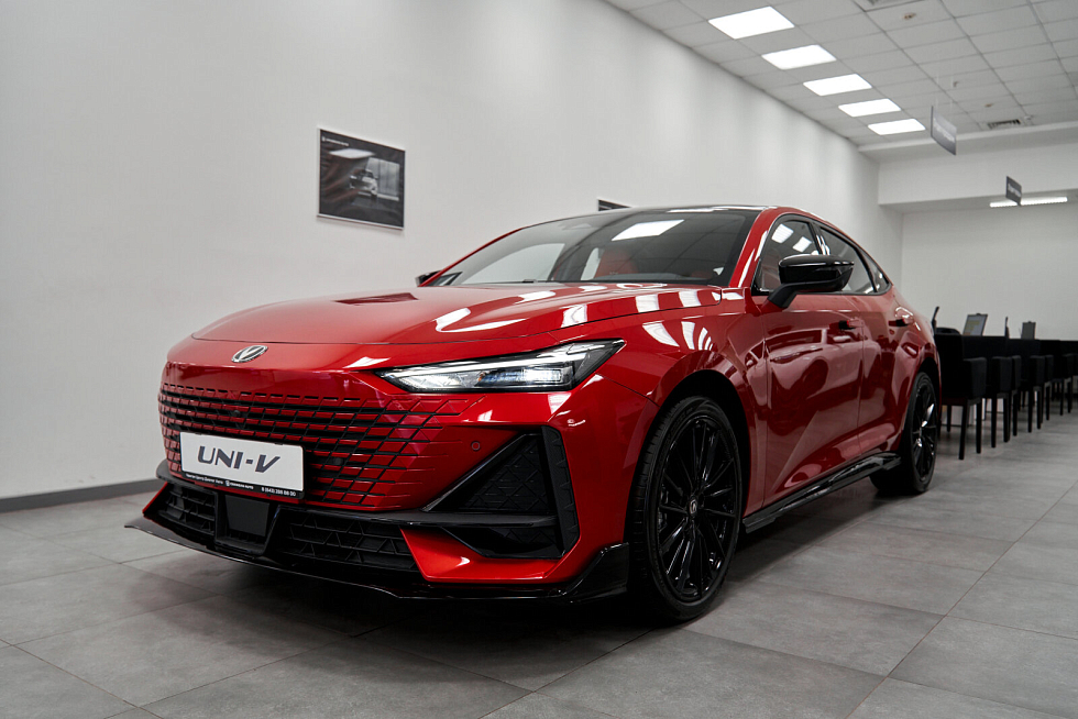 Changan UNI-V LX, красный