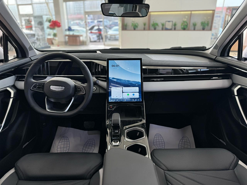 Geely Atlas Флагман, серебряный