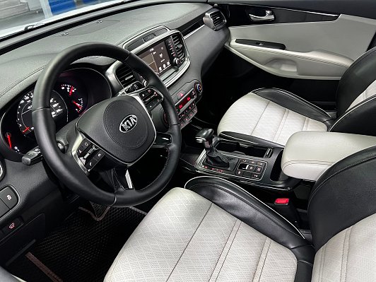 Kia Sorento Лига Европы, 2018 года, пробег 152000 км