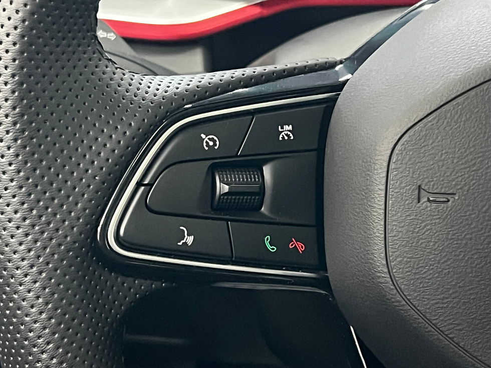 Geely Coolray Luxury, белый