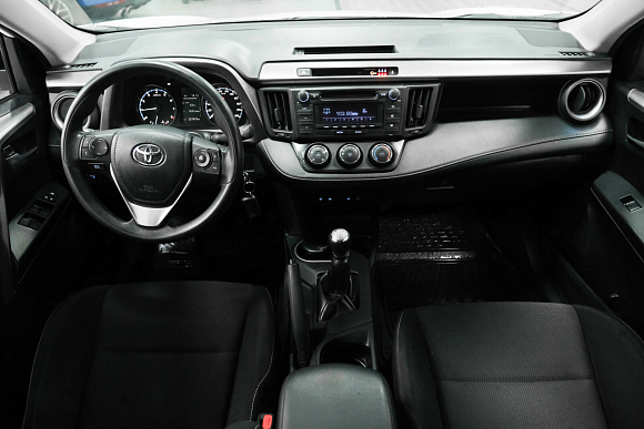 Toyota RAV4, 2015 года, пробег 227000 км
