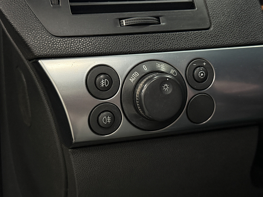 Opel Astra, 2011 года, пробег 233840 км