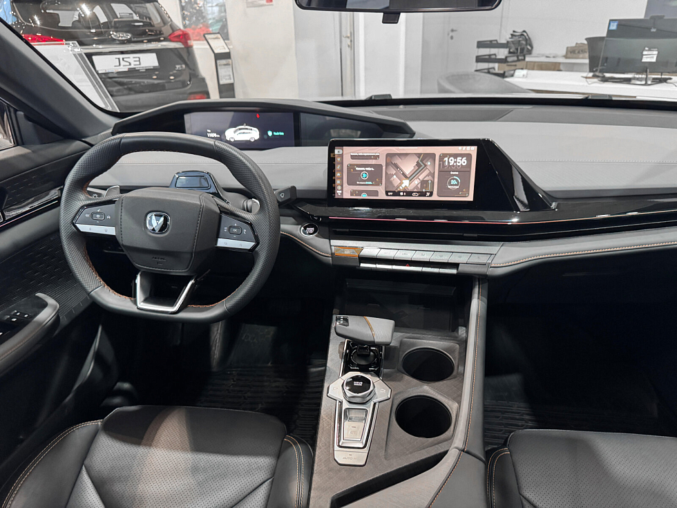 Changan UNI-V LX, серебряный