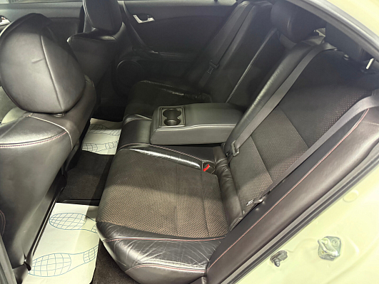 Honda Accord, 2011 года, пробег 204402 км