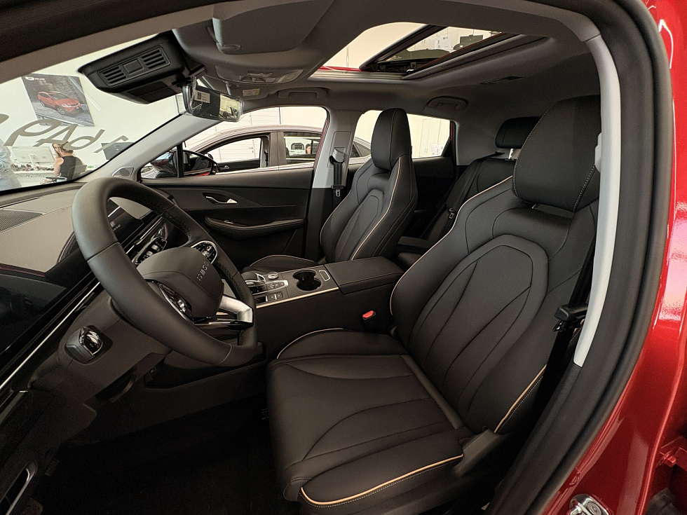 Omoda C5 Стиль, красный