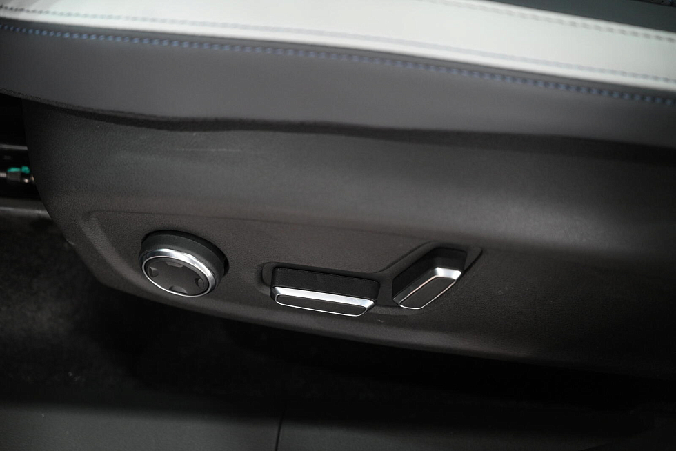 Geely Atlas Флагман, голубой