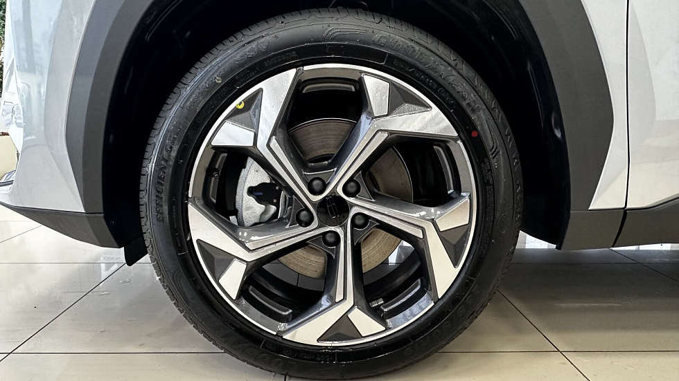 Geely Atlas Флагман, серебряный