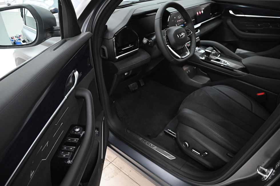 Geely Monjaro Flagship SE, серый