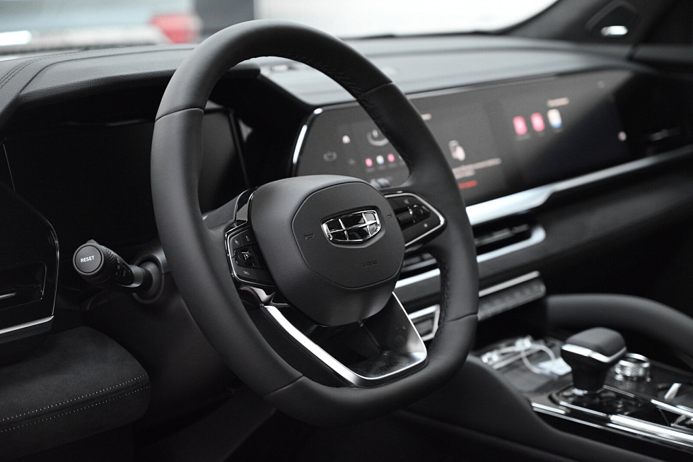 Geely Monjaro Флагман, серый