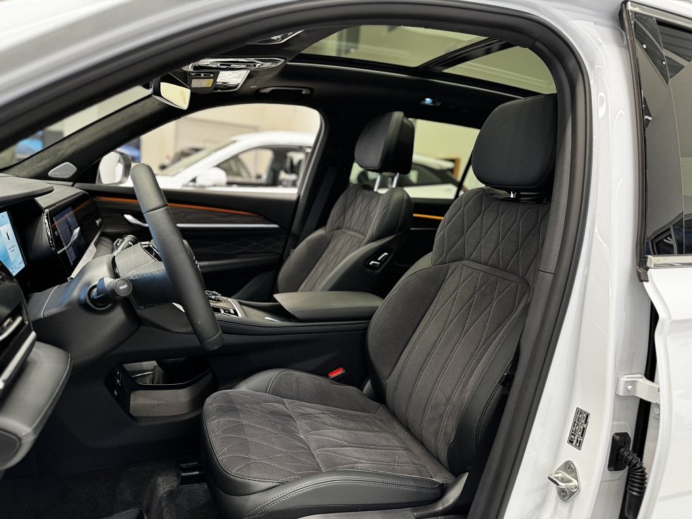 Geely Monjaro Flagship, белый