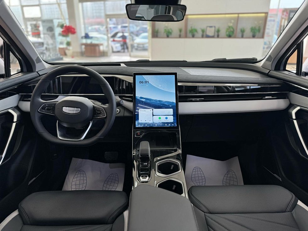 Geely Atlas Люкс, серебряный