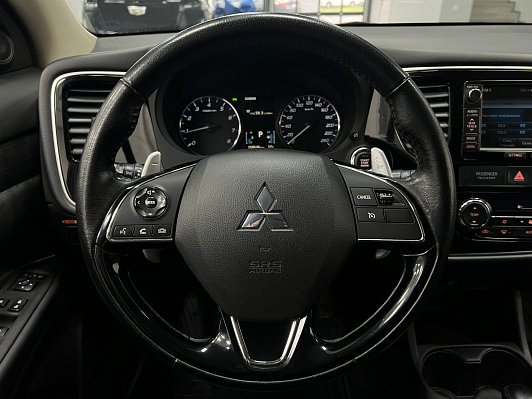 Mitsubishi Outlander Ultimate, 2015 года, пробег 159511 км