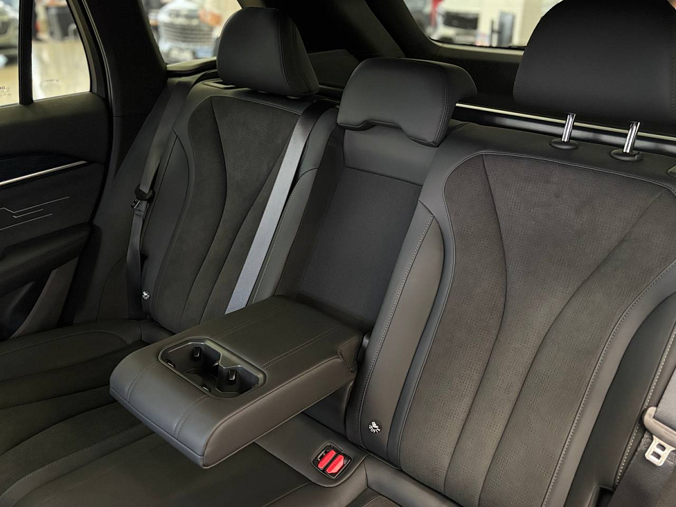 Geely Monjaro Flagship, белый