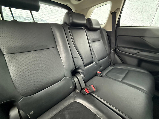 Mitsubishi Outlander Instyle, 2015 года, пробег 195496 км