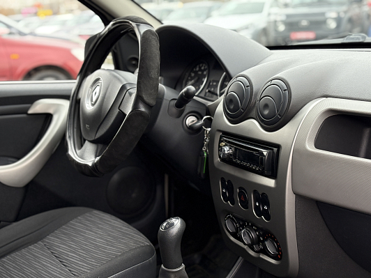 Renault Sandero Специальная серия, 2014 года, пробег 214000 км