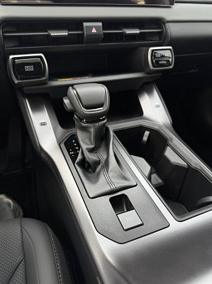 Toyota RAV4 Luxury, 2026 года, пробег 268 км