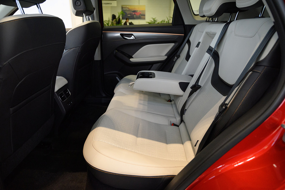 Haval Jolion Техно +, красный