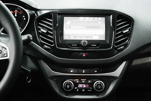 Lada (ВАЗ) Vesta Luxe Multimedia (2019-2021), 2018 года, пробег 144454 км