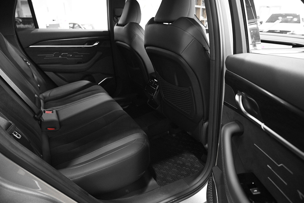 Geely Monjaro Люкс (2023-2025), серебряный