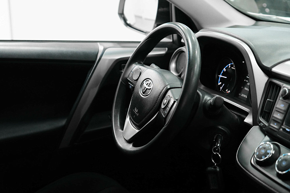 Toyota RAV4, 2015 года, пробег 227000 км