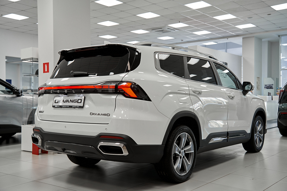 Geely Okavango Флагман, белый