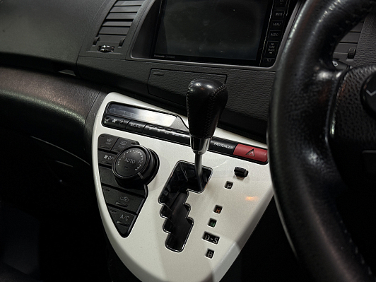 Toyota ISis, 2012 года, пробег 221686 км