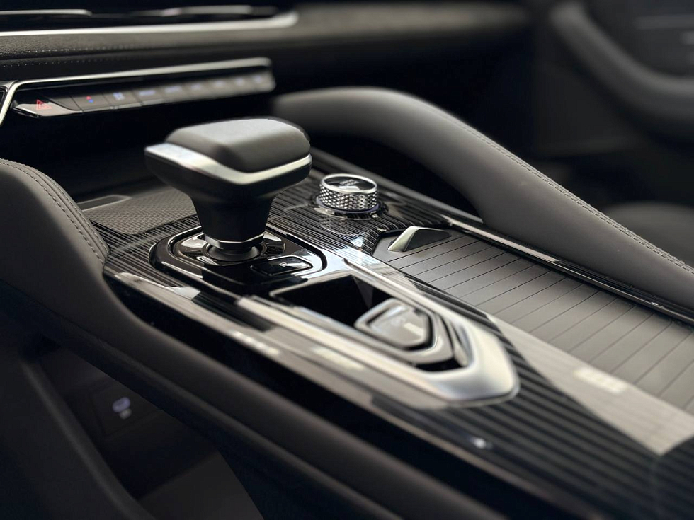 Geely Monjaro Люкс (2023-2025), черный