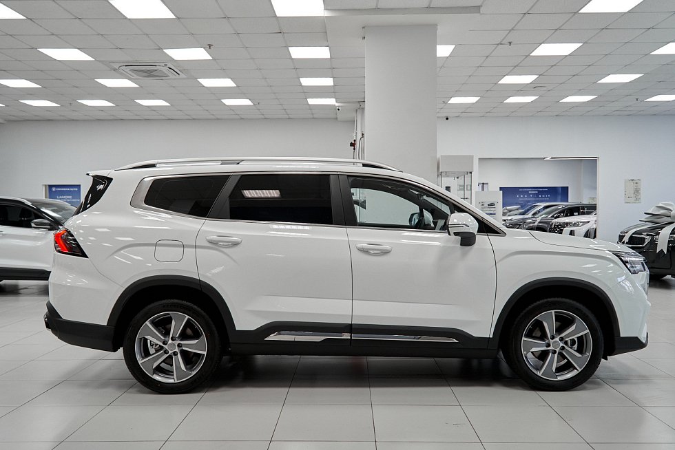 Geely Okavango Флагман, белый