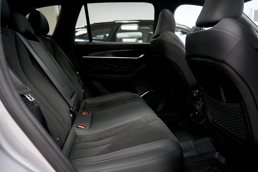 Geely Monjaro Flagship (Xingyue L), серый