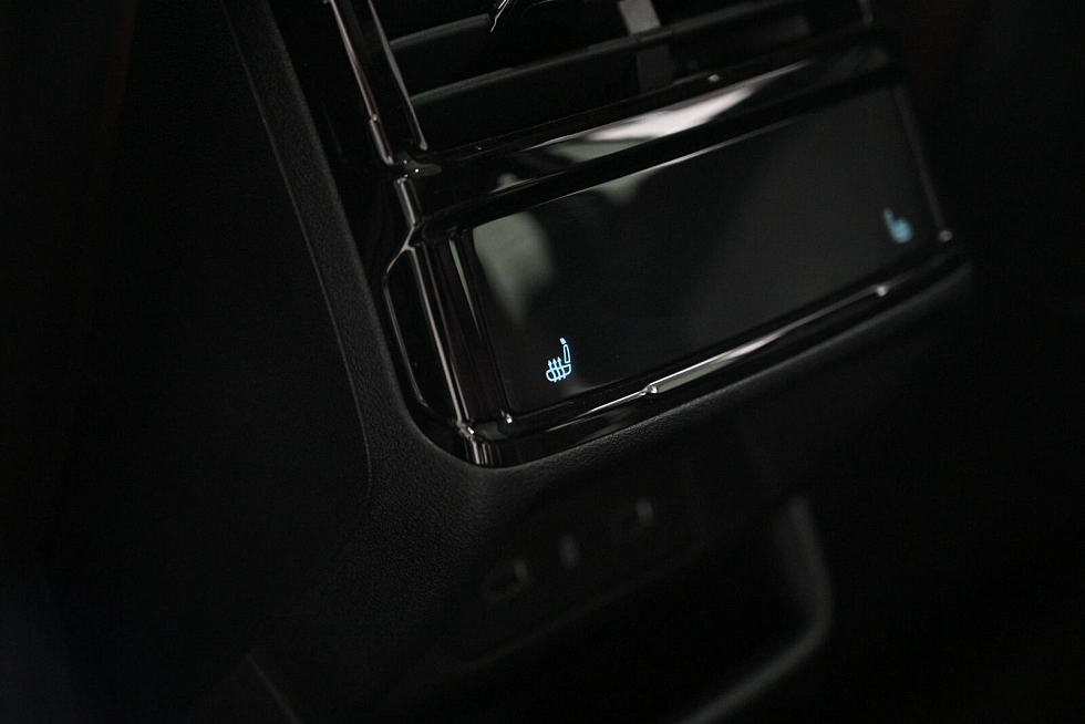 Geely Monjaro Флагман, белый