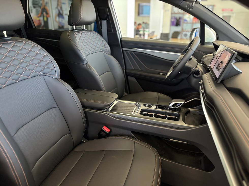 Geely Okavango Флагман, белый