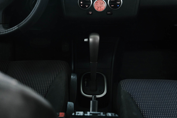 Nissan Tiida, 2010 года, пробег 219000 км